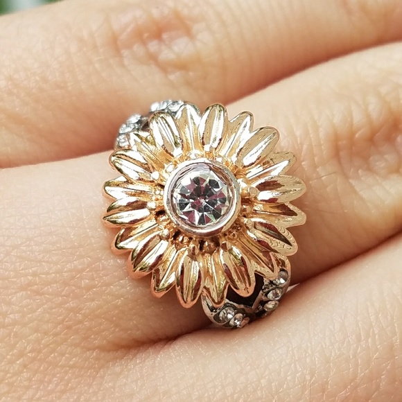 everrealli Jewelry - NEW Rose gold tone and silver tone Sunflower Ring